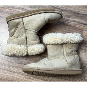 UGG Classic Short Sheepskin Boots Beige Winter Size 6 Women’s